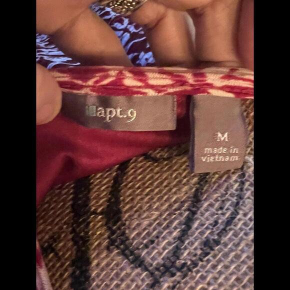 Apt 9 Cranberry And Crème Printed Blouse. 3/4 Length Sleeve And V Neck. Lined. - Picture 5 of 5